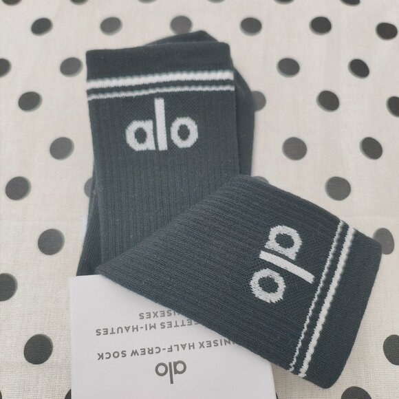 NWT ALO Yoga Throwback Sock - 2 Pairs - Picture 5 of 6